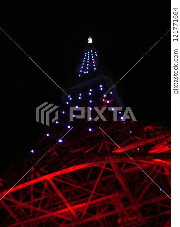 Tokyo Tower at night 121771664