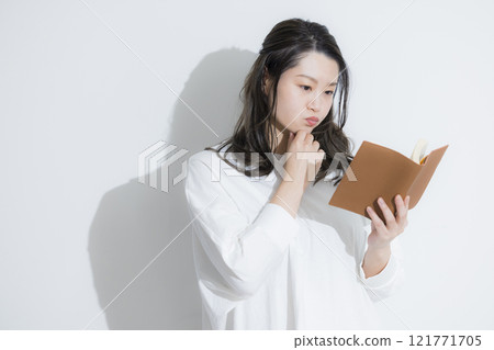 一個女人讀 121771705
