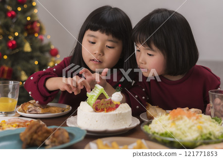 A fun family moment around Christmas cake A fun family moment around Christmas cake 121771853