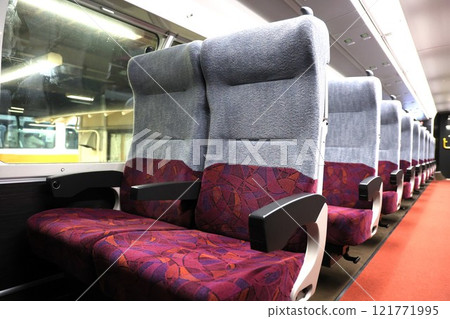 [JR East] Inside the E233 Series 0 Car ~ Green Car ~ (Chuo Line: Takao Station) 121771995