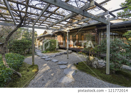 Isuien Garden (Nara City) - A view of the pure landscape from Koshin-tei Isuien Garden (Nara City) - A view of the pure landscape from Koshin-tei 121772014