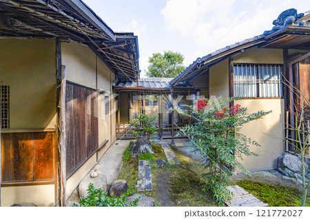 依水園（奈良市）青川旁的坪庭 121772027