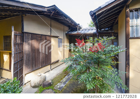 依水園（奈良市）青川旁的坪庭 121772028
