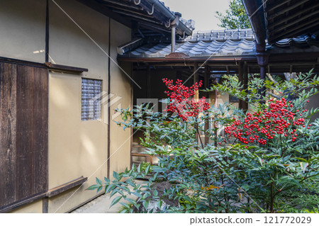 Isuien Garden (Nara City) Small garden next to Seishu-an 121772029