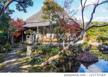 Sanshutei, in front of Isuien Garden (Nara City) 121772164