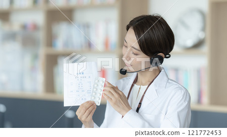 Pharmacist online medication guidance image 121772453
