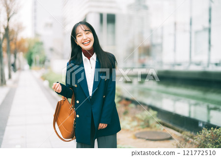 時尚的女商人 121772510