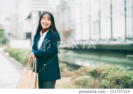 時尚的女商人 121772514