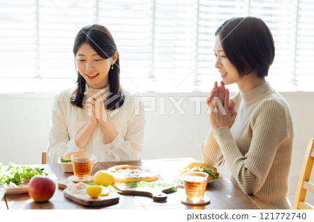 Lunch with female friends Lunch with female friends 121772740