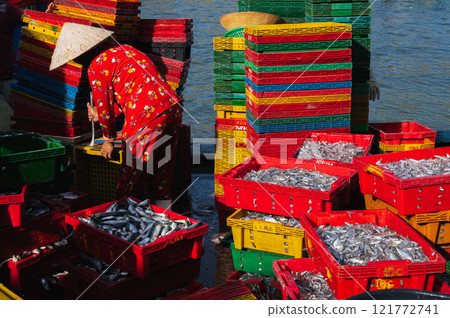 Vietnamese people in fishing harbor harvest their crops in the morning and prepare seafood for sale at the wholesale market 121772741