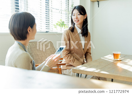 A woman ordering at a cafe 121772974