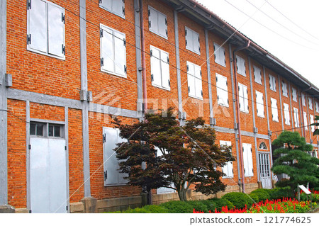 Tomioka Silk Mill's East Cocoon Warehouse [Tomioka City, Gunma Prefecture] 121774625