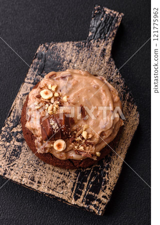 Sweet oatmeal cookies with buttercream or peanut butter Sweet oatmeal cookies with buttercream or peanut butter 121775962