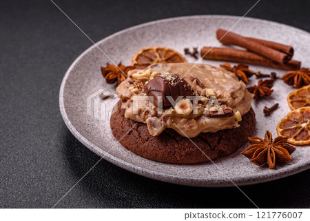 Sweet oatmeal cookies with buttercream or peanut butter Sweet oatmeal cookies with buttercream or peanut butter 121776007