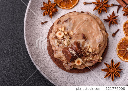 Sweet oatmeal cookies with buttercream or peanut butter Sweet oatmeal cookies with buttercream or peanut butter 121776008