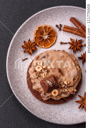 Sweet oatmeal cookies with buttercream or peanut butter Sweet oatmeal cookies with buttercream or peanut butter 121776009