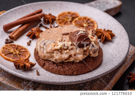 Sweet oatmeal cookies with buttercream or peanut butter Sweet oatmeal cookies with buttercream or peanut butter 121776010