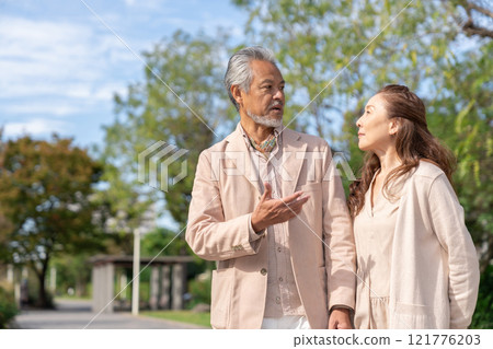 Senior couple trouble Senior couple trouble 121776203