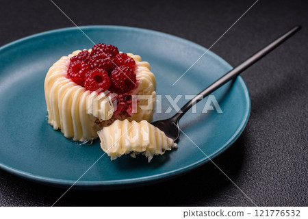 Sweet mousse tart with raspberries and filling 121776532