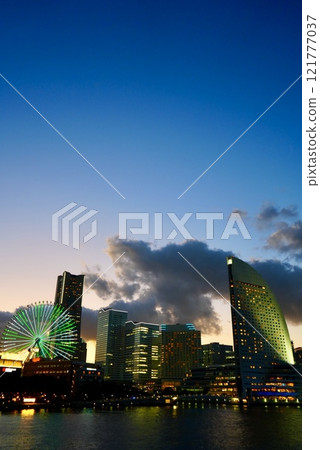Beautiful night view of Minatomirai Beautiful night view of Minatomirai 121777037