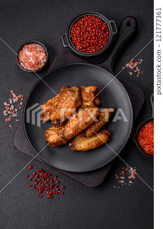 Grilled chicken wings with salt, spices and herbs 121777361