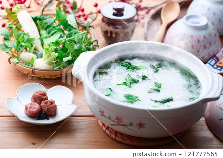 Eating Nanakusa-gayu (rice porridge with seven herbs) to pray for good health Eating Nanakusa-gayu (rice porridge with seven herbs) to pray for good health 121777565