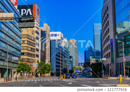 東京都港區赤坂的都市景觀（外堀街沿線） 121777916