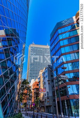 Tokyo, Minato Ward, Akasaka cityscape (along Sotobori-dori street) 121777920