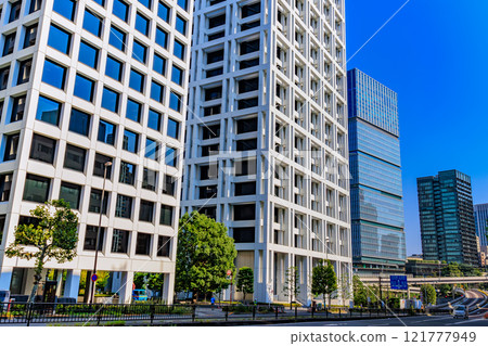 Tokyo, Minato Ward, Motoakasaka cityscape (AKASAKA K-TOWER and Kajima Construction Headquarters) 121777949