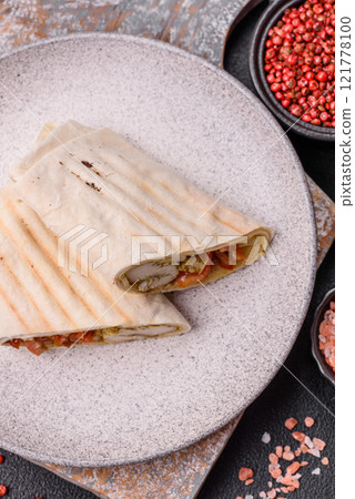 Roll with pita, meat, tomatoes, cheese, sauce, salt and spices Roll with pita, meat, tomatoes, cheese, sauce, salt and spices 121778100