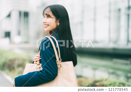 stylish business woman 121778545