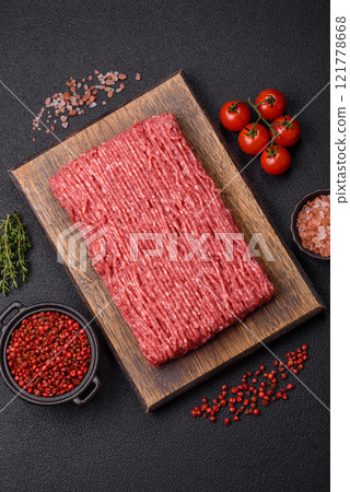 Fresh raw ground beef with salt, spices and herbs 121778668