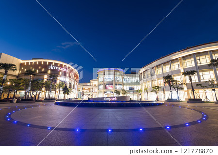 Night view of SKM Park Outlets Kaohsiung, Taiwan. It is a brand-new type of compound lifestyle outlet of Shin Kong Mitsukoshi. Night view of SKM Park Outlets Kaohsiung, Taiwan. It is a brand-new type of compound lifestyle outlet of Shin Kong Mitsukoshi. 121778870