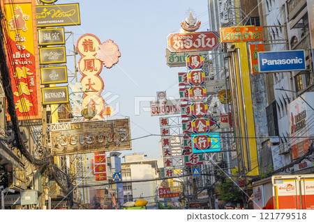 耀華力路的清晨風景 耀華力路的清晨風景 121779518