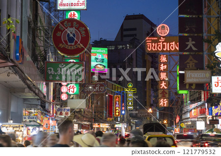 耀華力路夜景充滿活力 121779532