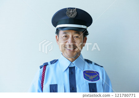 白背景中年男保攝影合作:電波學園教育法人、東京電子專校 白背景中年男保攝影合作:電波學園教育法人、東京電子專校 121780771