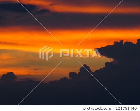 橙色染色的雲 橙色染色的雲 121781440