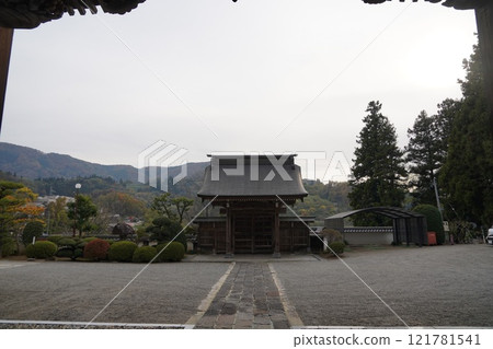 慶山源心寺是位於19號國道山側的一座大寺廟。這裡環境幽靜,寺廟裡的雕刻也很精美。 慶山源心寺是位於19號國道山側的一座大寺廟。這裡環境幽靜,寺廟裡的雕刻也很精美。 121781541