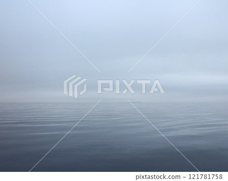 thick white fog fell on the sea 121781758