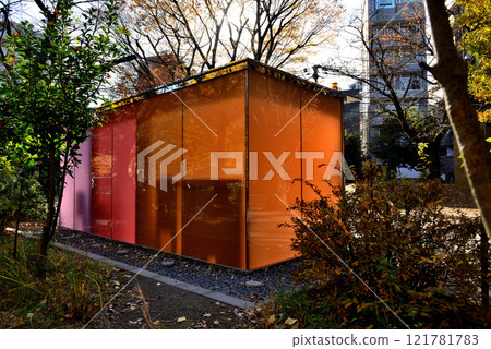 澀谷區代代木深町小公園廁所秋景 澀谷區代代木深町小公園廁所秋景 121781783