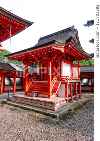 The elegant vermilion-hued Hinomisaki Shrine (Izumo City, Tottori Prefecture) 121781992