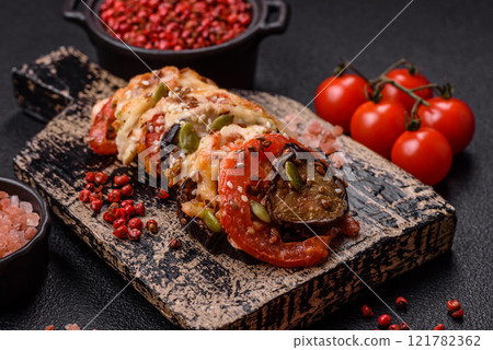 Rings of eggplant, tomato and zucchini with pieces of chicken and garlic 121782362