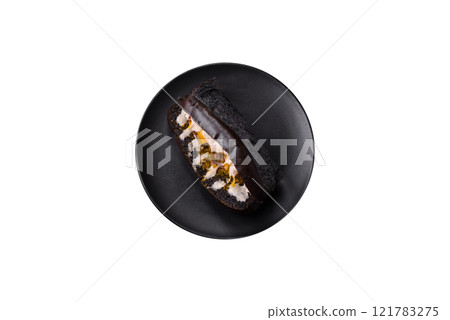 Sandwich with brioche bun, roast beef and vitello tonato sauce 121783275