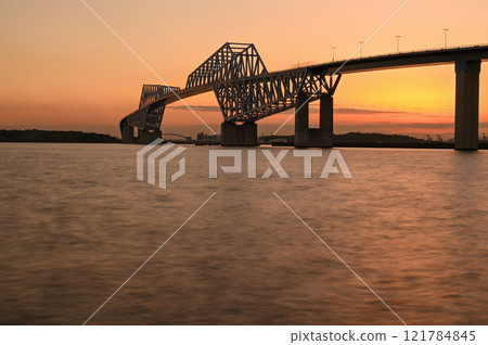 在東京門橋樑的日落門 121784845