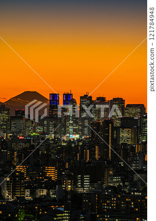 Tokyo Shinjuku skyscrapers and Mt. Fuji at dusk Tokyo Shinjuku skyscrapers and Mt. Fuji at dusk 121784948