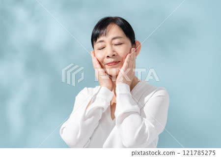Beauty sunshine filtering through trees Senior woman Beauty sunshine filtering through trees Senior woman 121785275