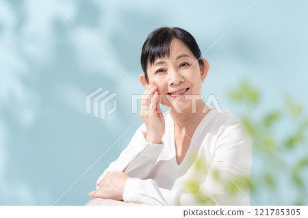 Beauty sunshine filtering through trees Senior woman Beauty sunshine filtering through trees Senior woman 121785305