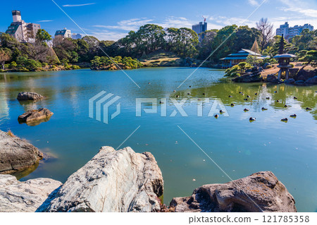 [Tokyo] Kiyosumi Garden in winter 121785358