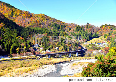 View of the Shima Viaduct area in Otari Village, Nagano Prefecture (Otari Village, Nagano Prefecture) [2024.11] 121785398