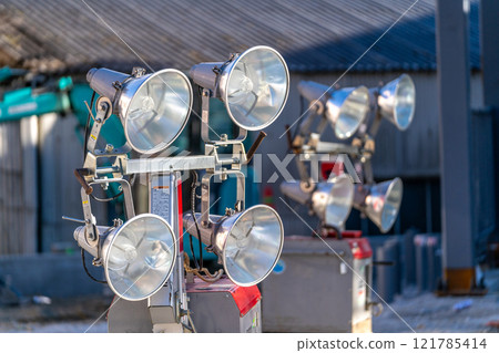 4 燈泛光燈，夜間工作，引擎驅動泛光燈 121785414